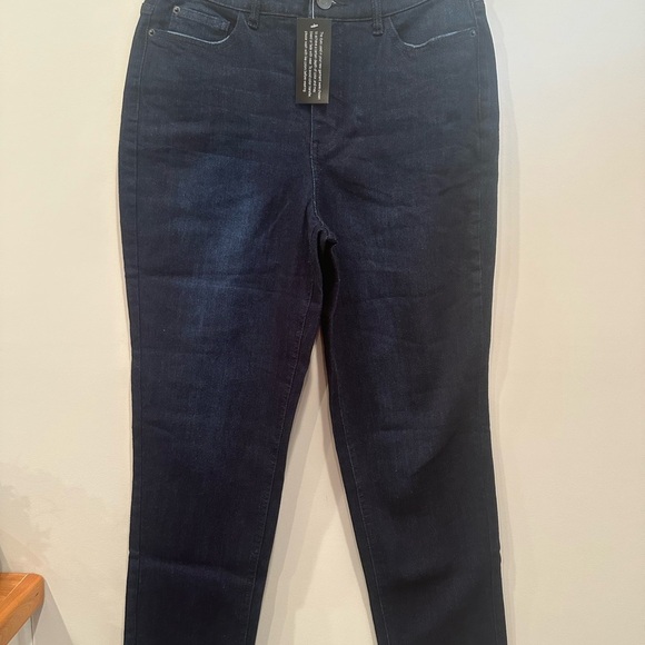 Women’s Indigo Raw Hem Jeans NWT Denim Casual Stretchy Comfy Dark Wash Sz 4P - Picture 2 of 9